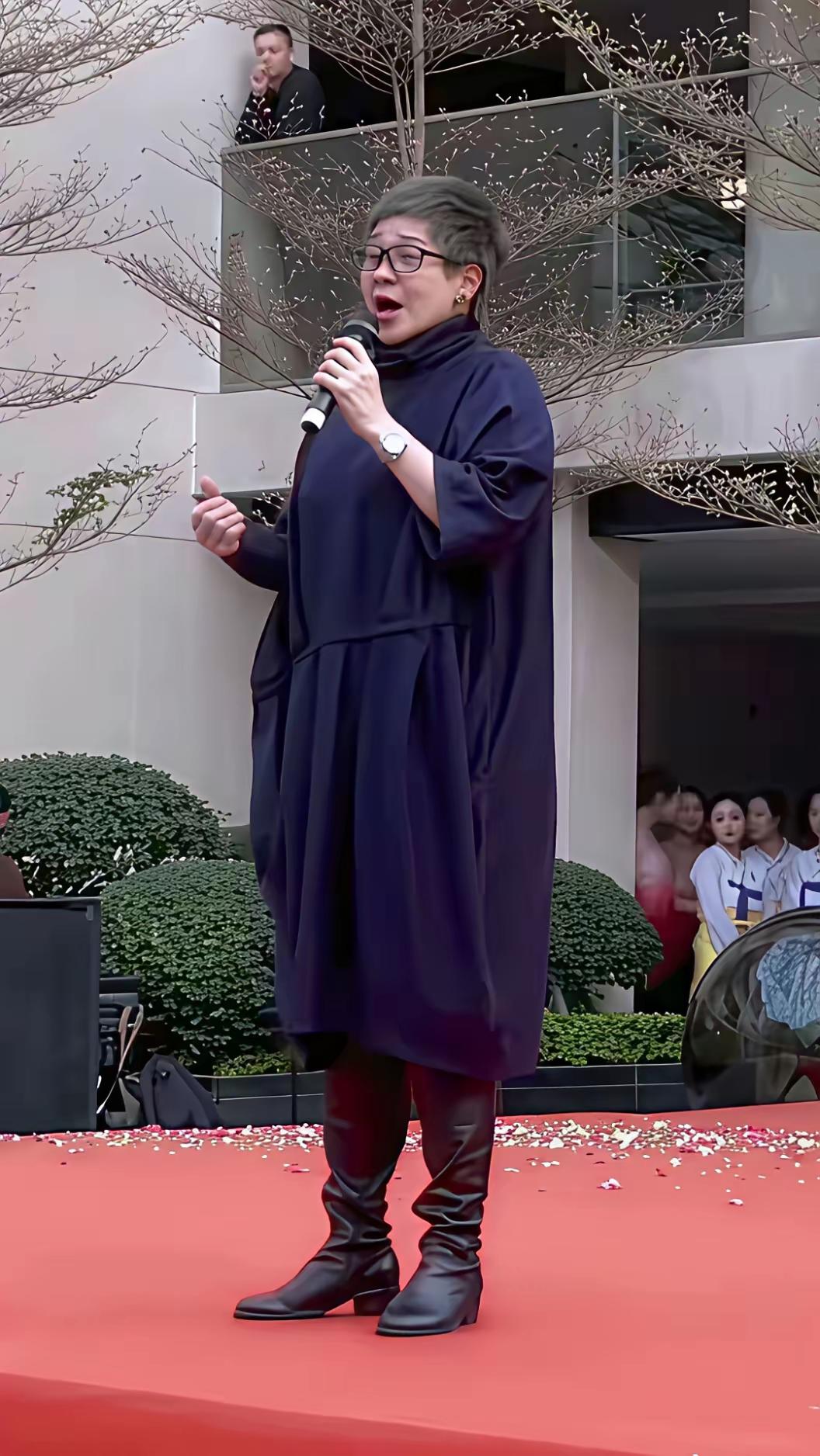 曾经嚣张跋扈、不可一世的她，如今竟活成了市井大妈模样。
大家还记得她是谁吗？就是