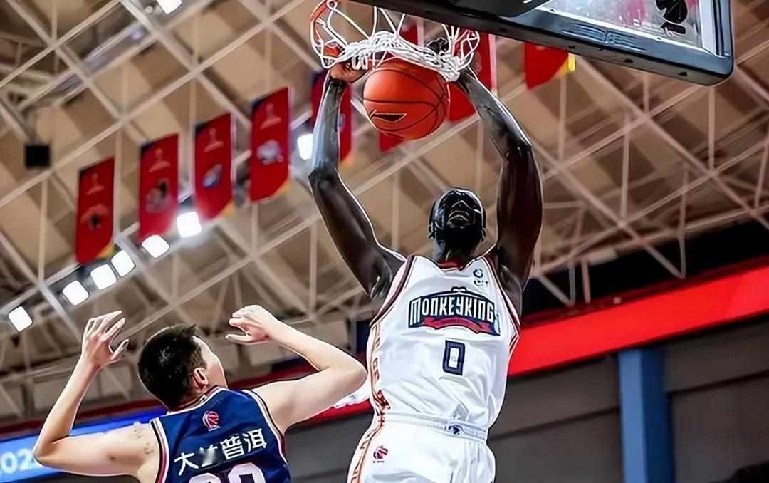 ​杨鸣中计签阿丘尔？

阿丘尔不但抗衡不了周琦，很多内线和阿丘尔对位，阿丘尔都吃