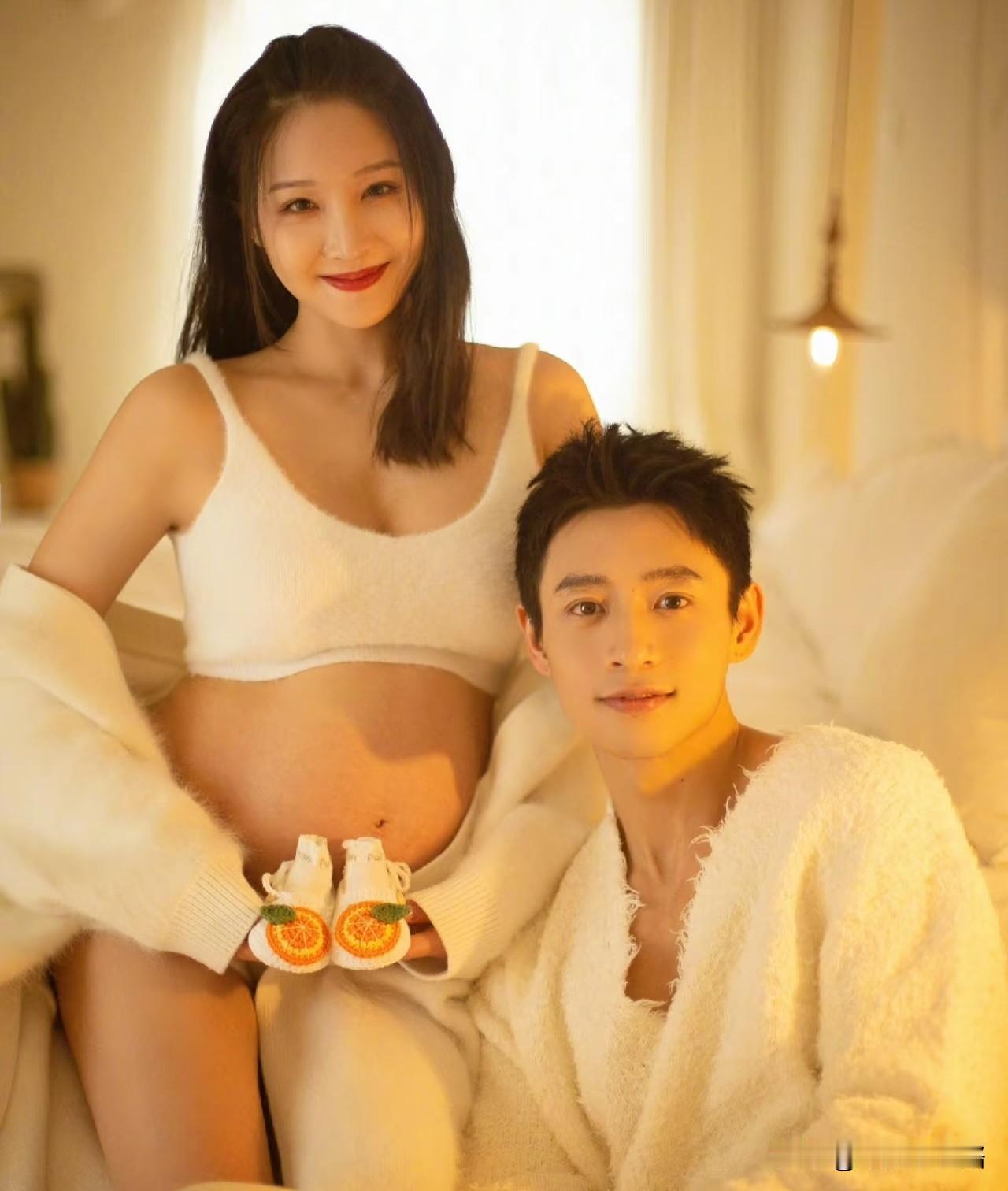 魏晨是永远都不会离婚的，
原因很简单，
不是他的老婆多有钱，
而是因为魏晨他的爱