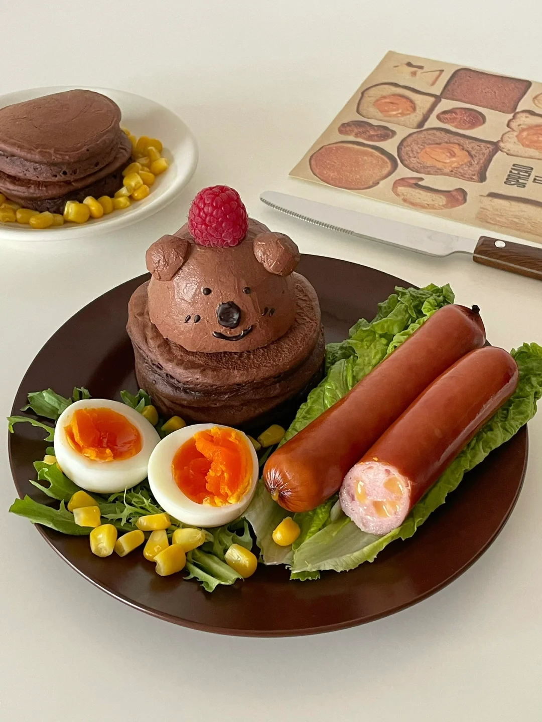 可可厚松饼🥞柿子椒熊奶油🌭香肠生蔬盘🌽