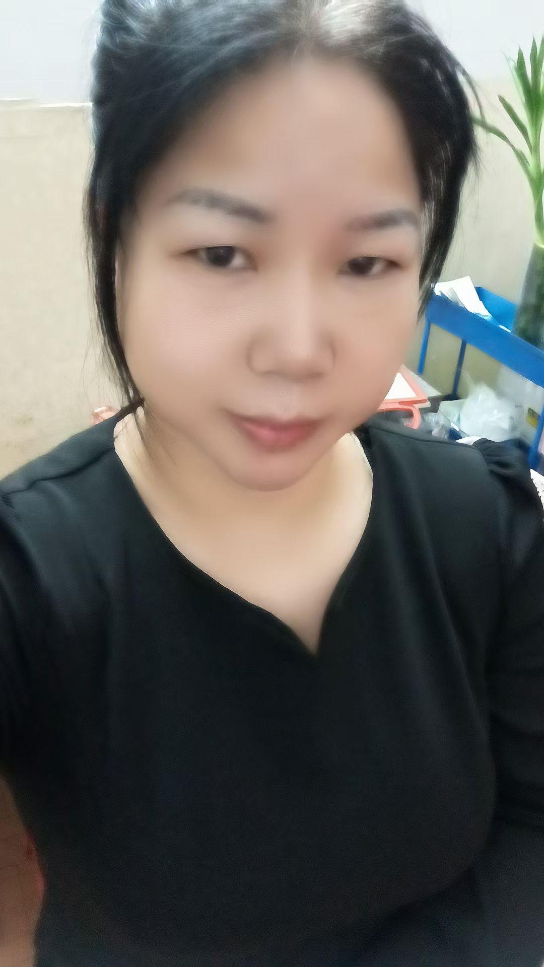 我觉得现在的男人呐，脑子真的是有问题。我都不知道他为了什么？辛辛苦苦的去上班，打