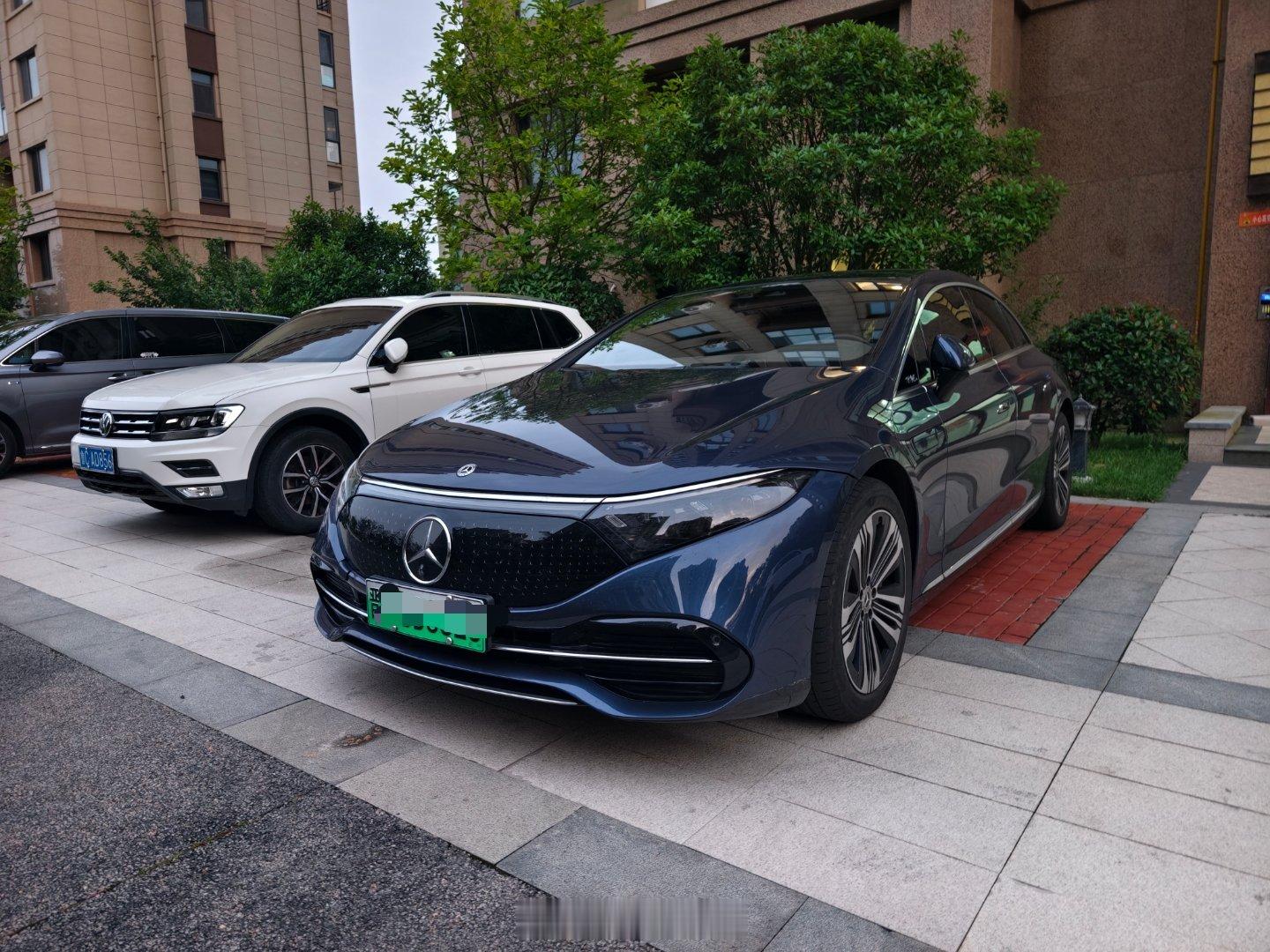 奔驰EQS 从指导价来看，产品力不好评价。倘若以市场终端优惠后的价格来看，那就很