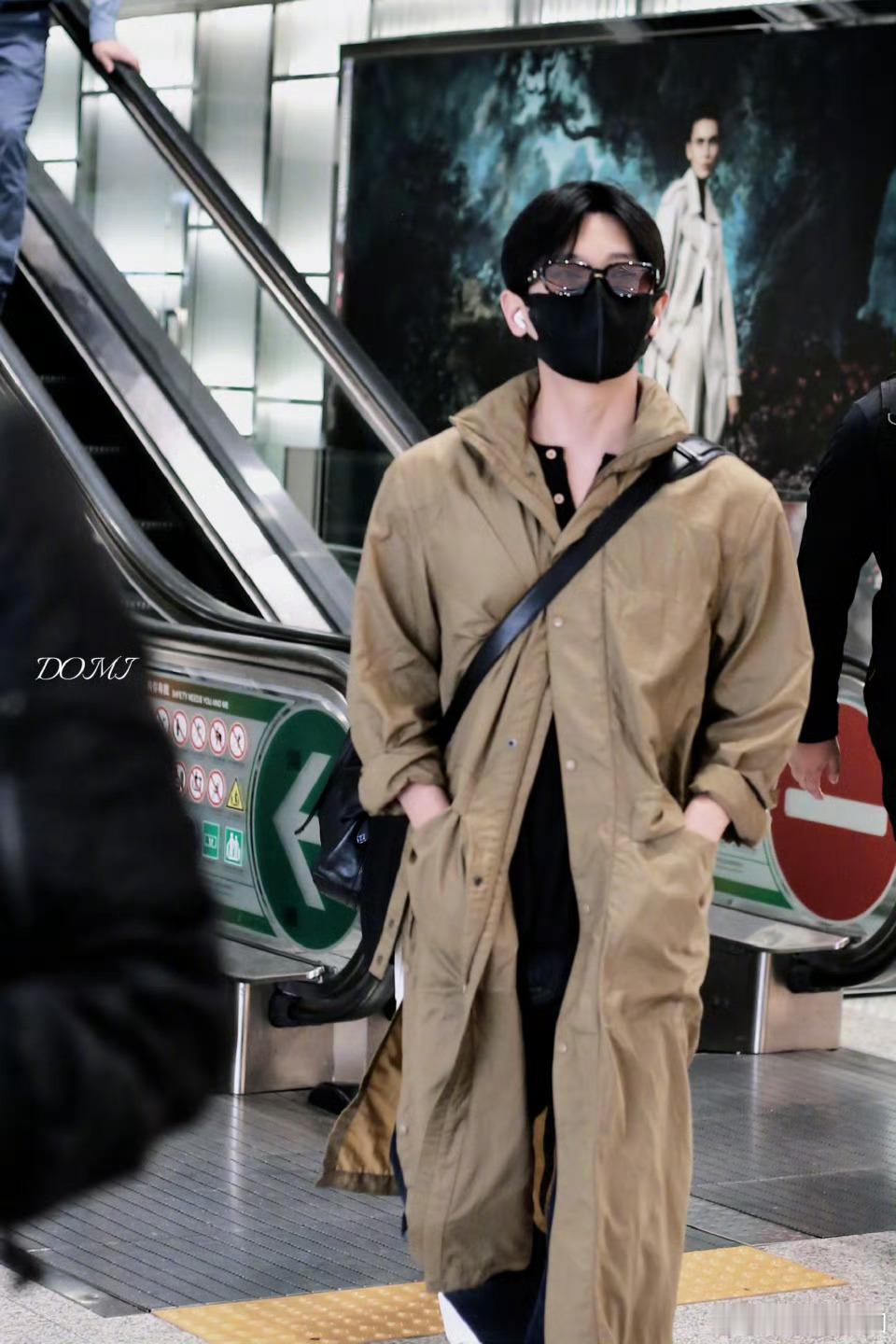 丞磊 出发浪琴活动！！风衣耶，又这么潮，磊子哥私服审美真不错！ 