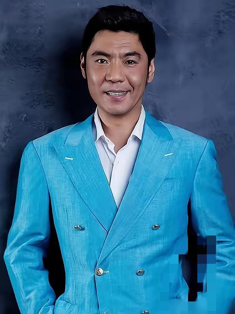 刚刷到屠洪刚的家事，我真是越看越堵得慌！

唱着《精忠报国》的铁血硬汉，怎么在家