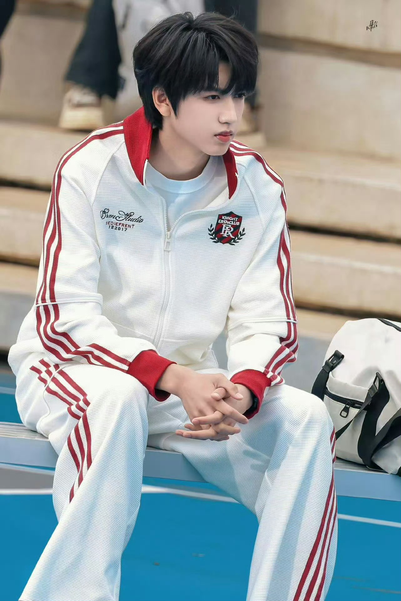 张桂源红条纹运动男高顾晨阳学长完全校园男神，完全贴人设 