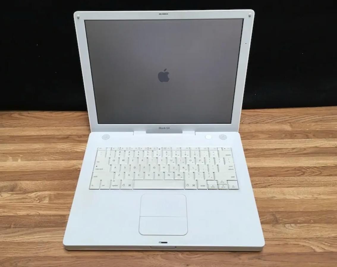 跨世纪兼容：苹果 iBook G4 发布 23 年后仍能连接服务器获取遗留更新，