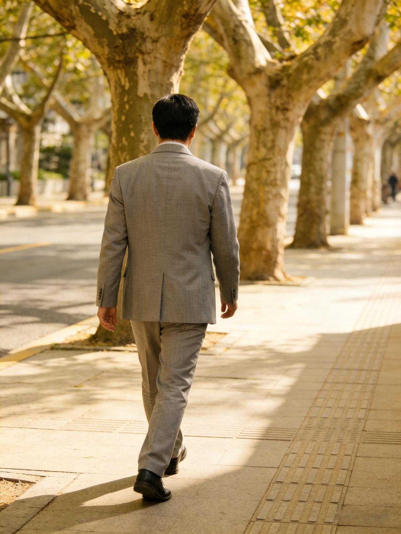 一位心理学家非常透彻的话：
酒后乱性的很多，酒后乱转帐的却很少。酒后打老婆的人很