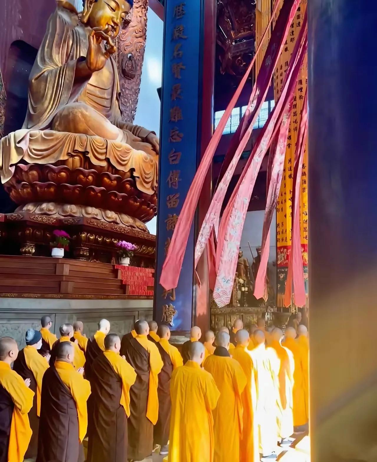 说真的，现在去灵隐寺不用花一分钱，我居然莫名想感谢释永信！
 
以前逛灵隐寺，4