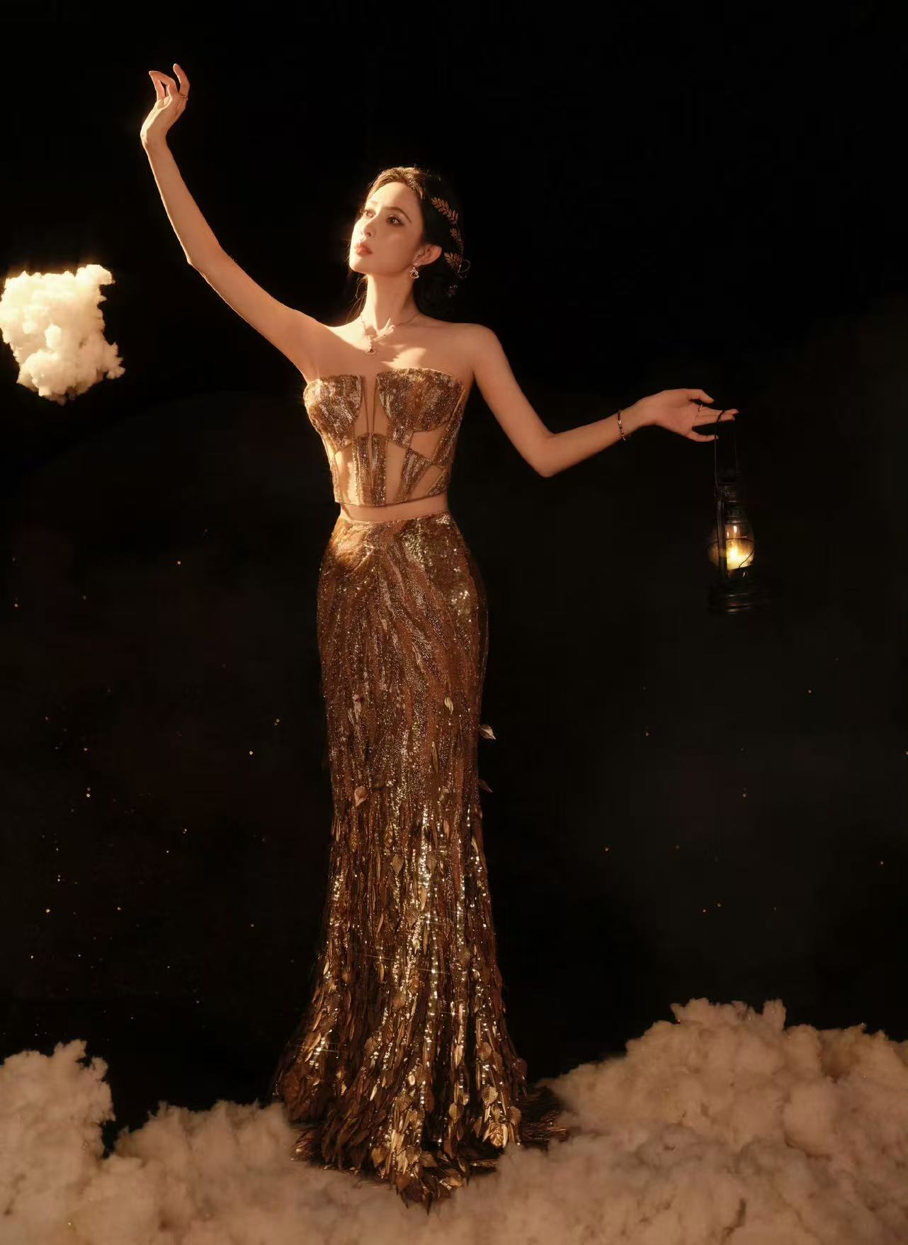 孟子义高定金裙孟子义2025秋冬高定孟子义高定金裙，好美，美得很轻松 