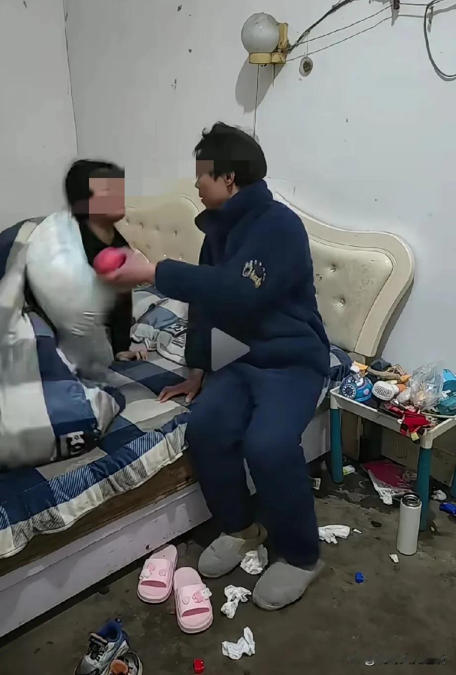 男子看到老婆，长叹一口气说也就是18.8万娶回来的祖宗。男子花了188,000的