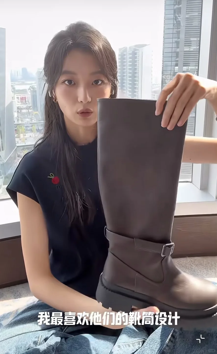 女明星已经开始安排雪地靴穿搭了，孙千私服