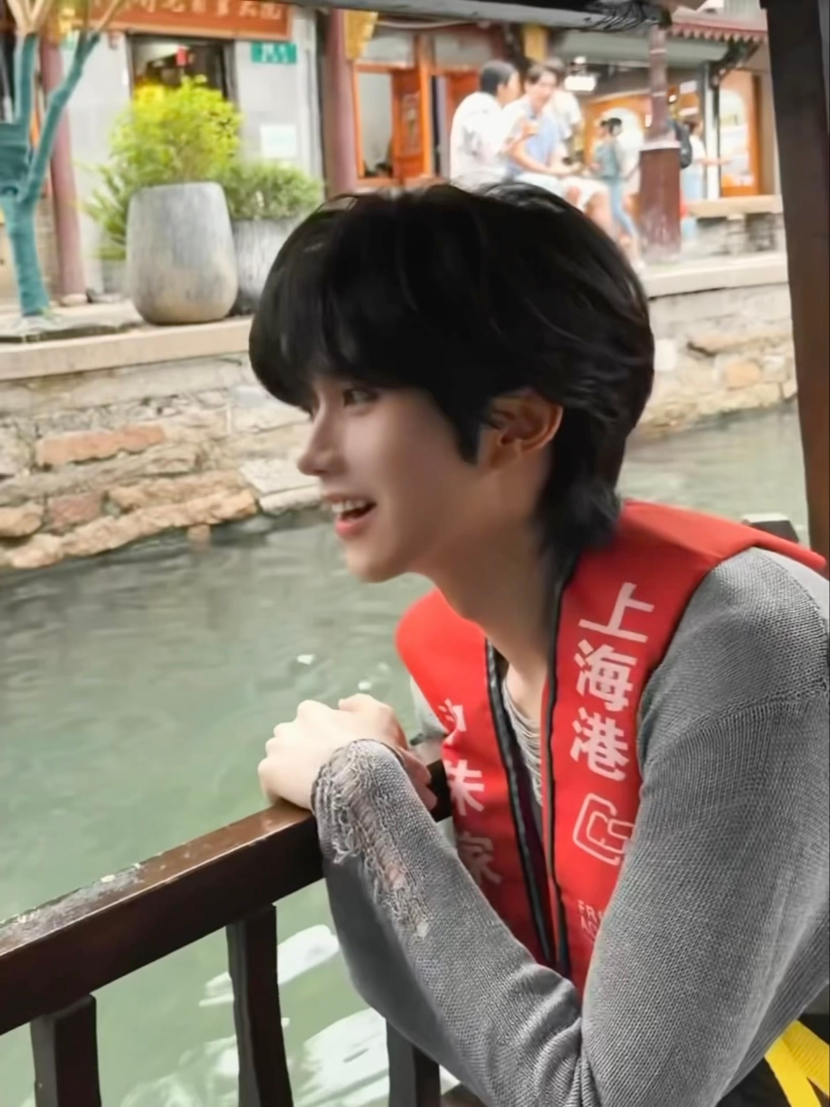 投稿【7.01】秋游的小星咪太可爱了 笑得见牙也能见眼🥰🫶 ​​​