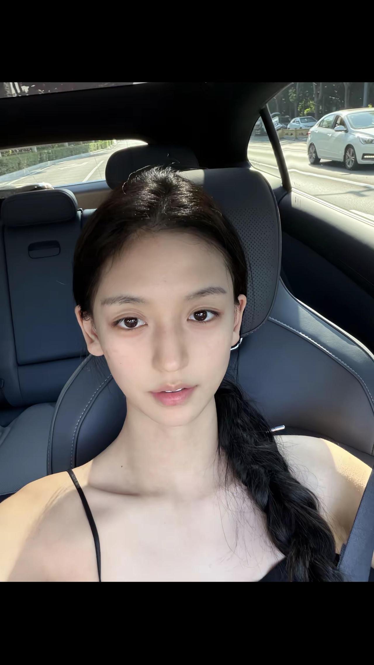 叫妈妈说谢谢了吗。景甜