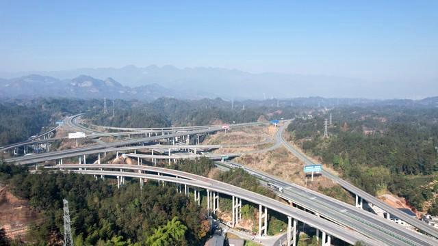 2025年12月14日，一位网友通过人民网领导留言板向洱源县委书记咨询剑洱高速公