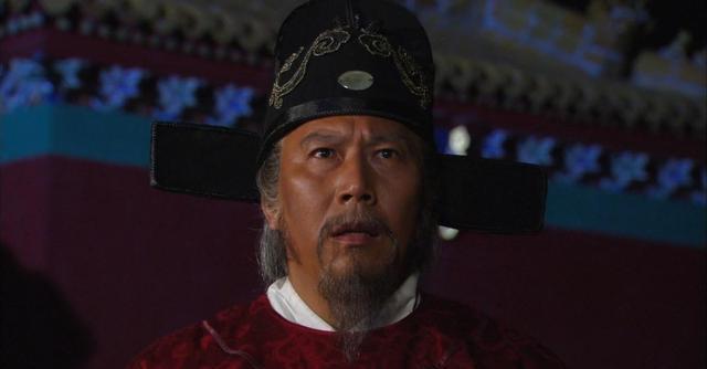 1390年，朱元璋斩杀李善长一家70余人。闻此，李善长拿出皇帝赐给他的免死金牌！