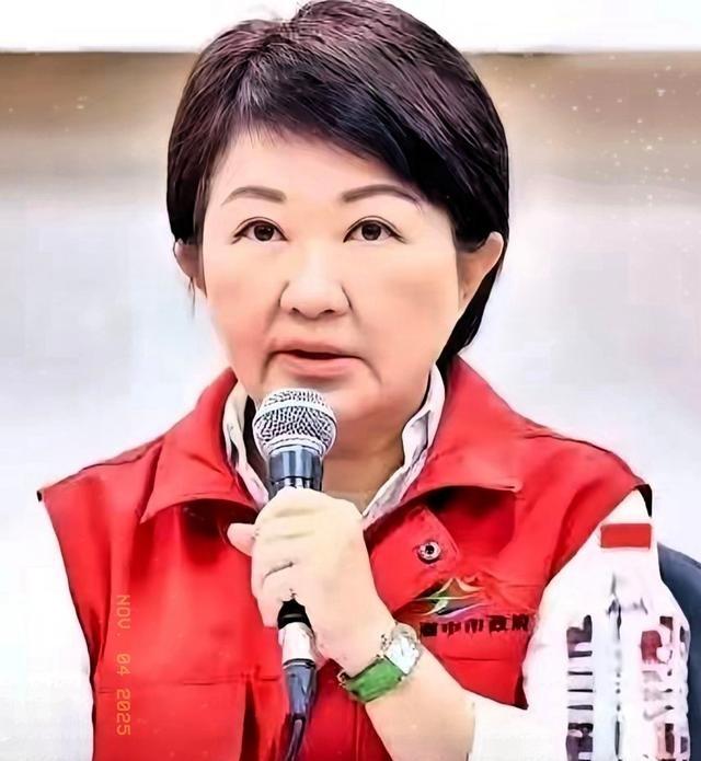 卢秀燕的苦衷！因为卢秀燕缺席了郑丽文的就职典礼，让她风评一下就变了。但也有人给卢