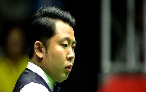 马克·艾伦被打傻了，半场5-3落后张安达，脸都绿了。但这比分根本体现不出他被虐得