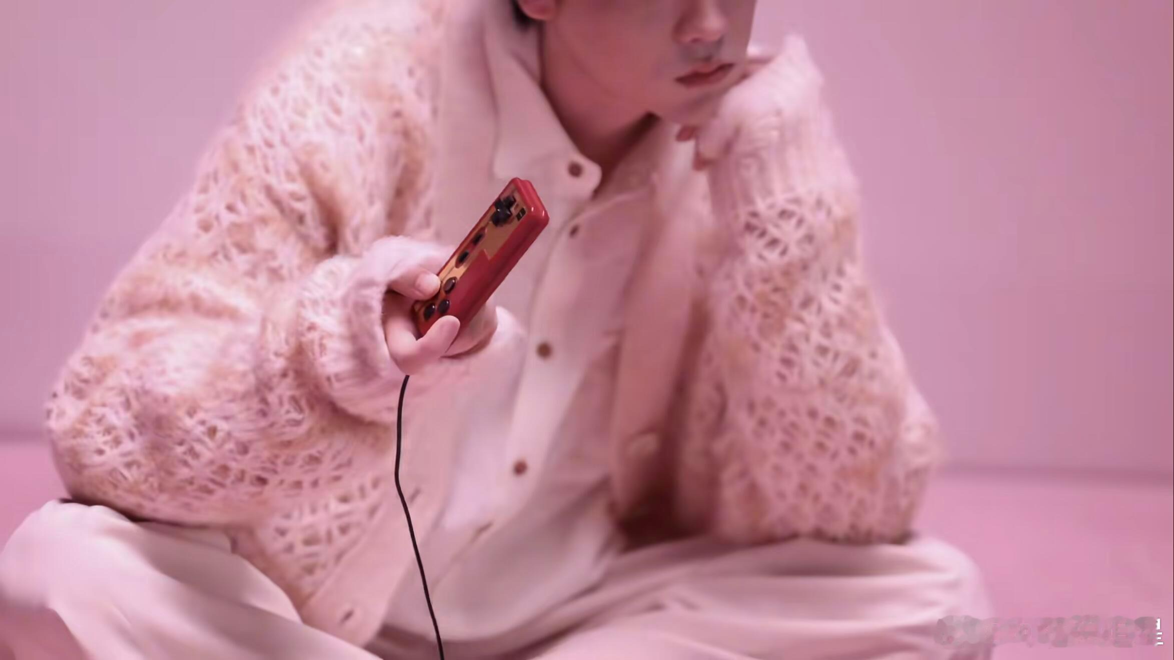 BKT也是田栩宁的手控吧，要不你多拍点腰呢我们想看腰 