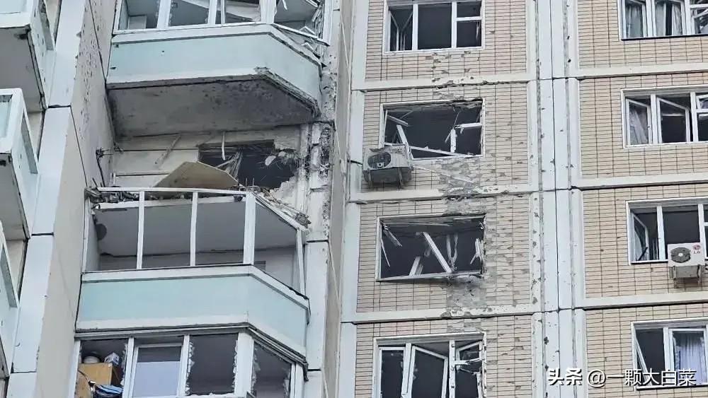 俄罗斯遭到超过1000架无人机狂轰滥炸，乌克兰宣称这就是以牙还牙。前不久俄军的一