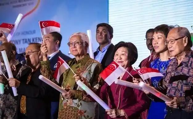 一位新加坡华人终于说了实话，他表示，在新加坡的华人，根本不在乎中国到底好不好，很