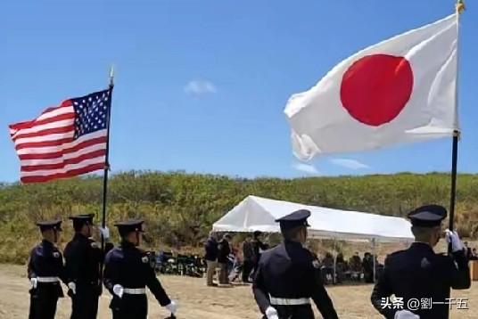 3月28日，日本防卫大臣小泉进次郎亲自赴太平洋战争末期日美两军激战地硫黄岛参加联