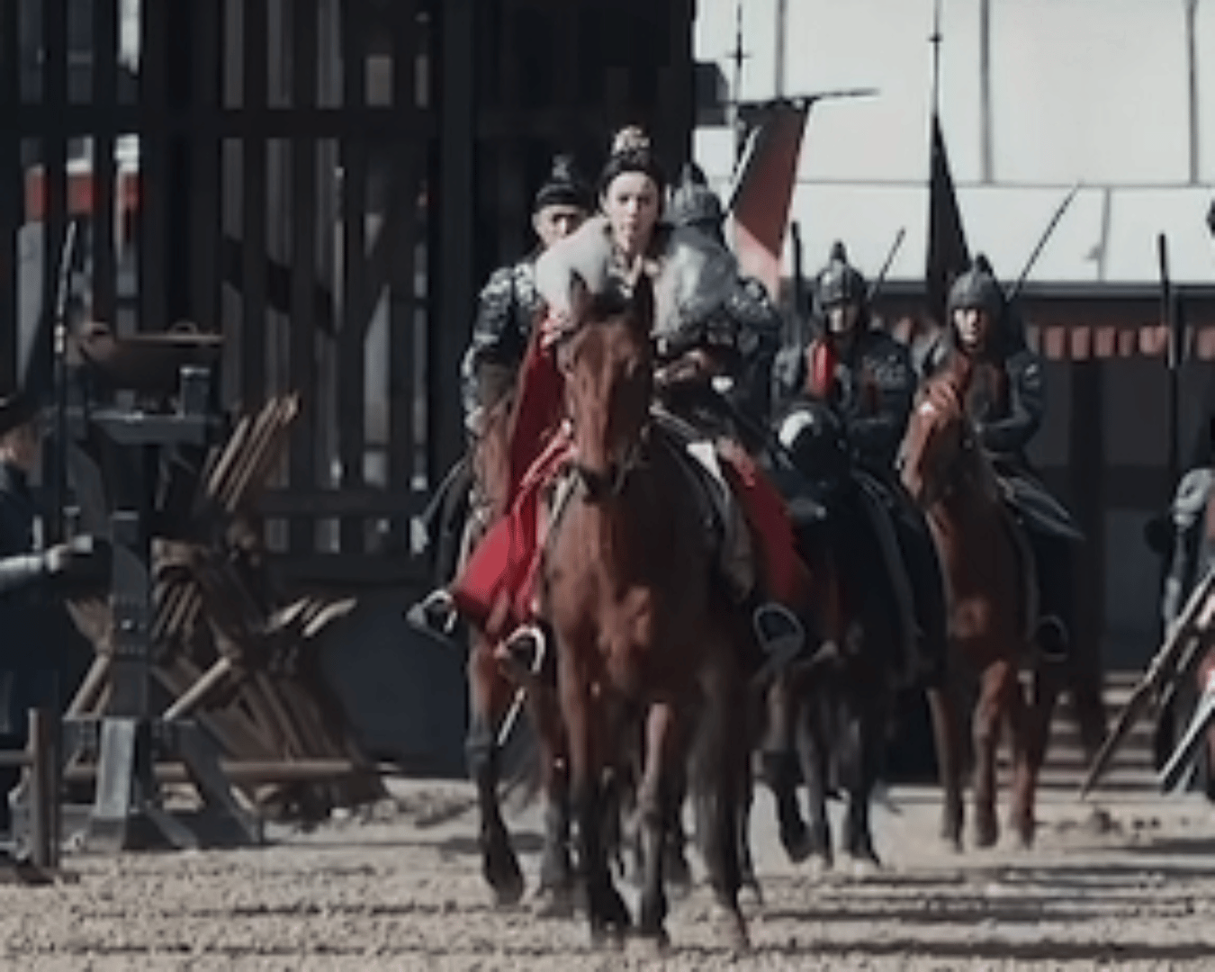 我真觉得这里很萌耶骑马腿抬高高的 