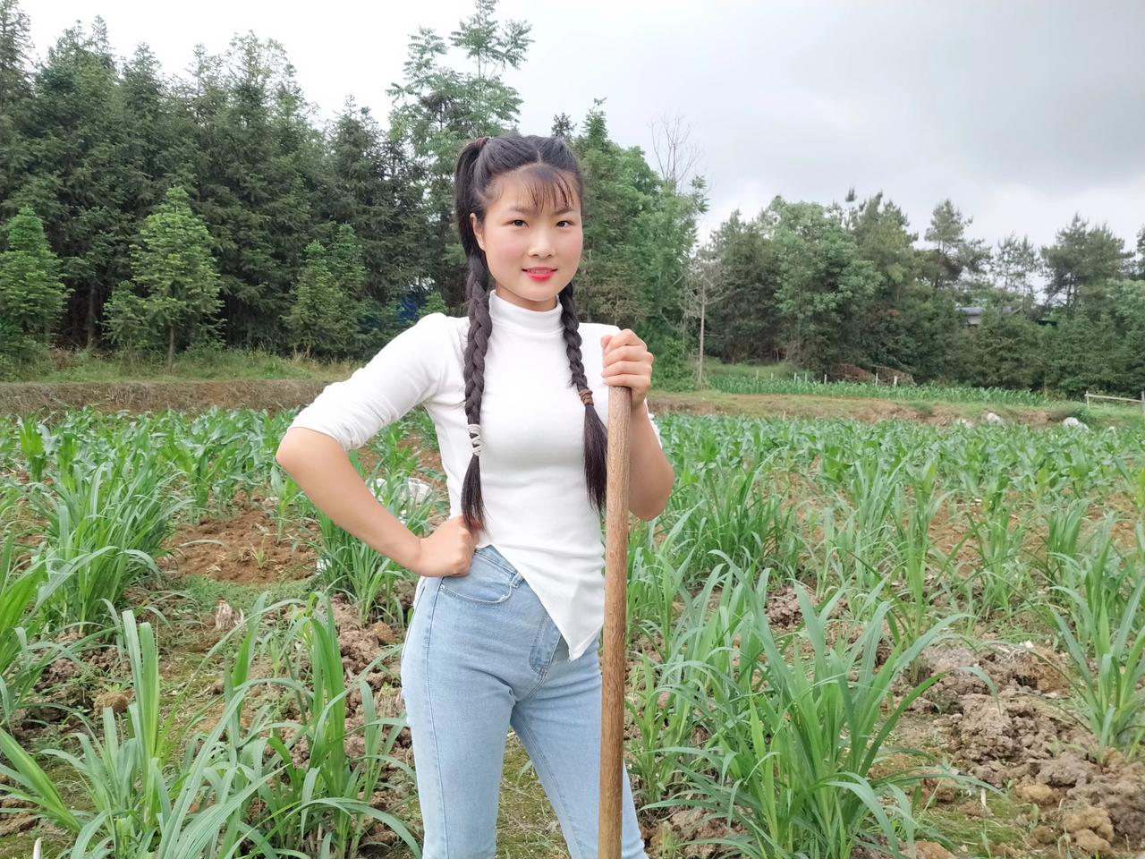 我干的是农活吗？我干的是生活。
最近总是能听到很多质疑的声音，有人说，穿这么好看