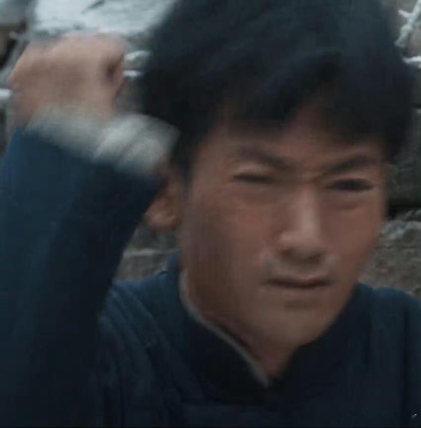 费文典把我妈气得直骂 费文典那个眼神我真的看一次难受一次，这样的男人太窝 囊了 