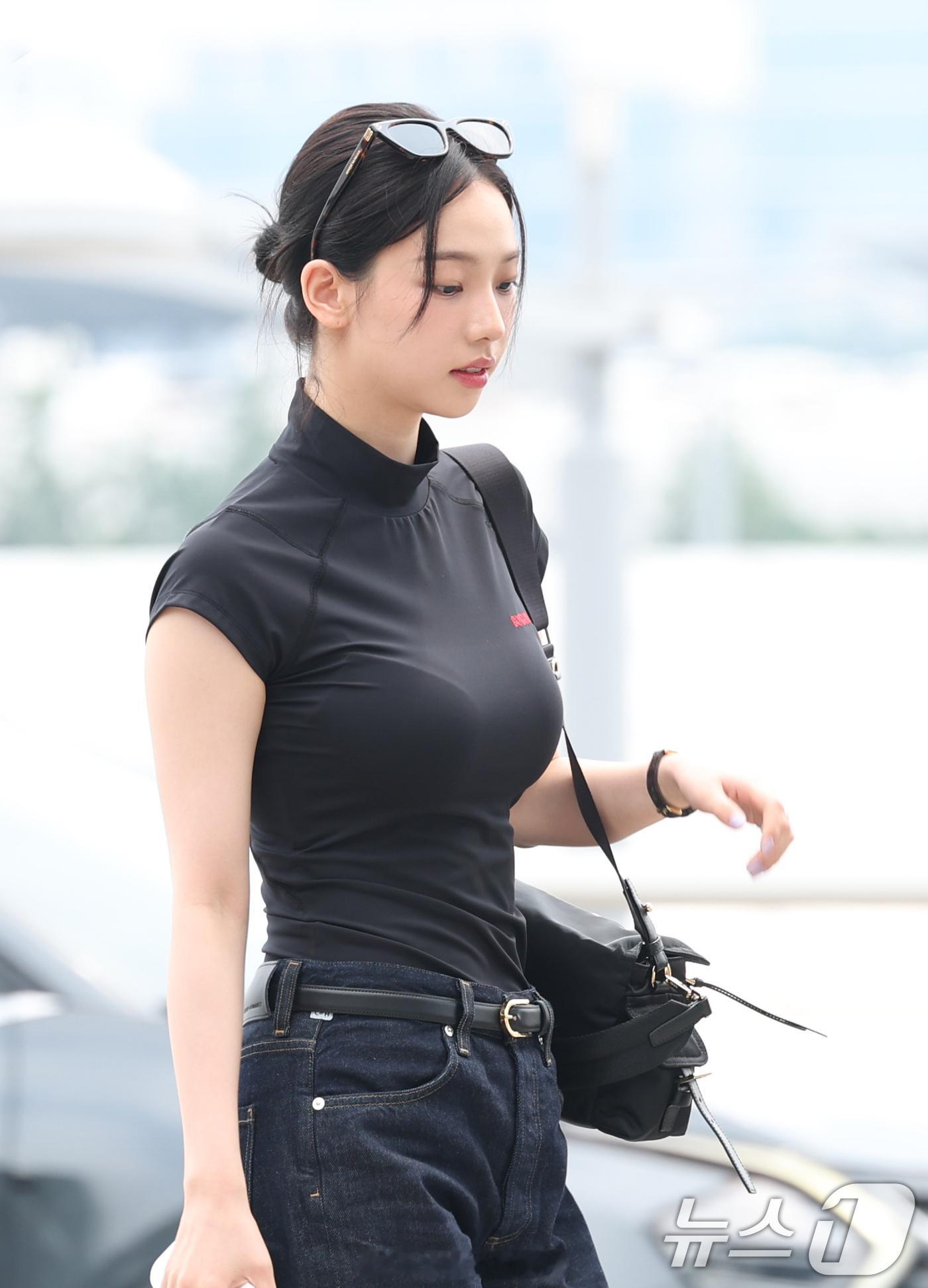 柳智敏今日机场新闻图，Karina名品身材 ​​​