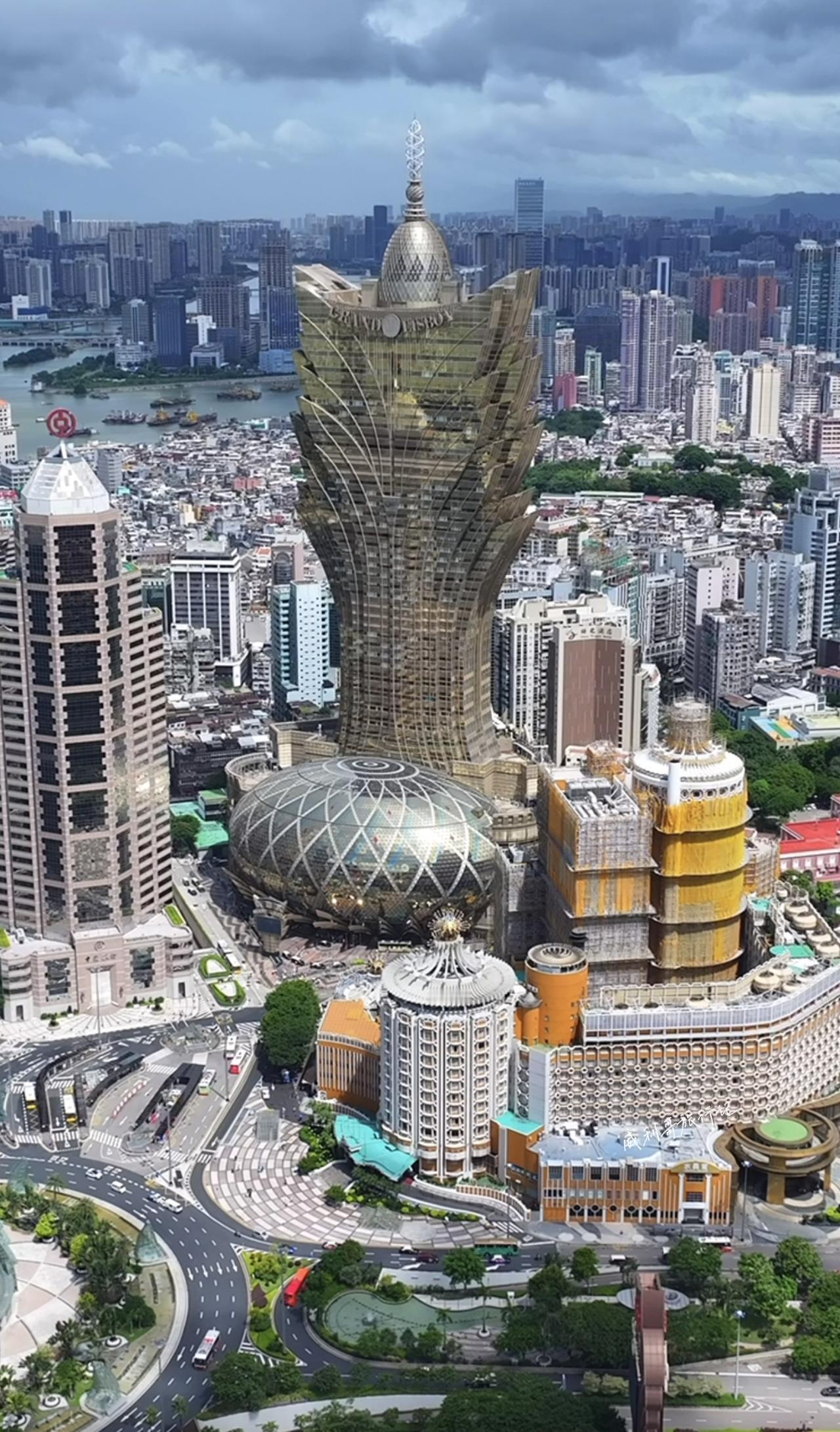 这里就是让所有人都得倾家荡产的地方，他就是何鸿燊在07年花了50亿打造的新葡京酒