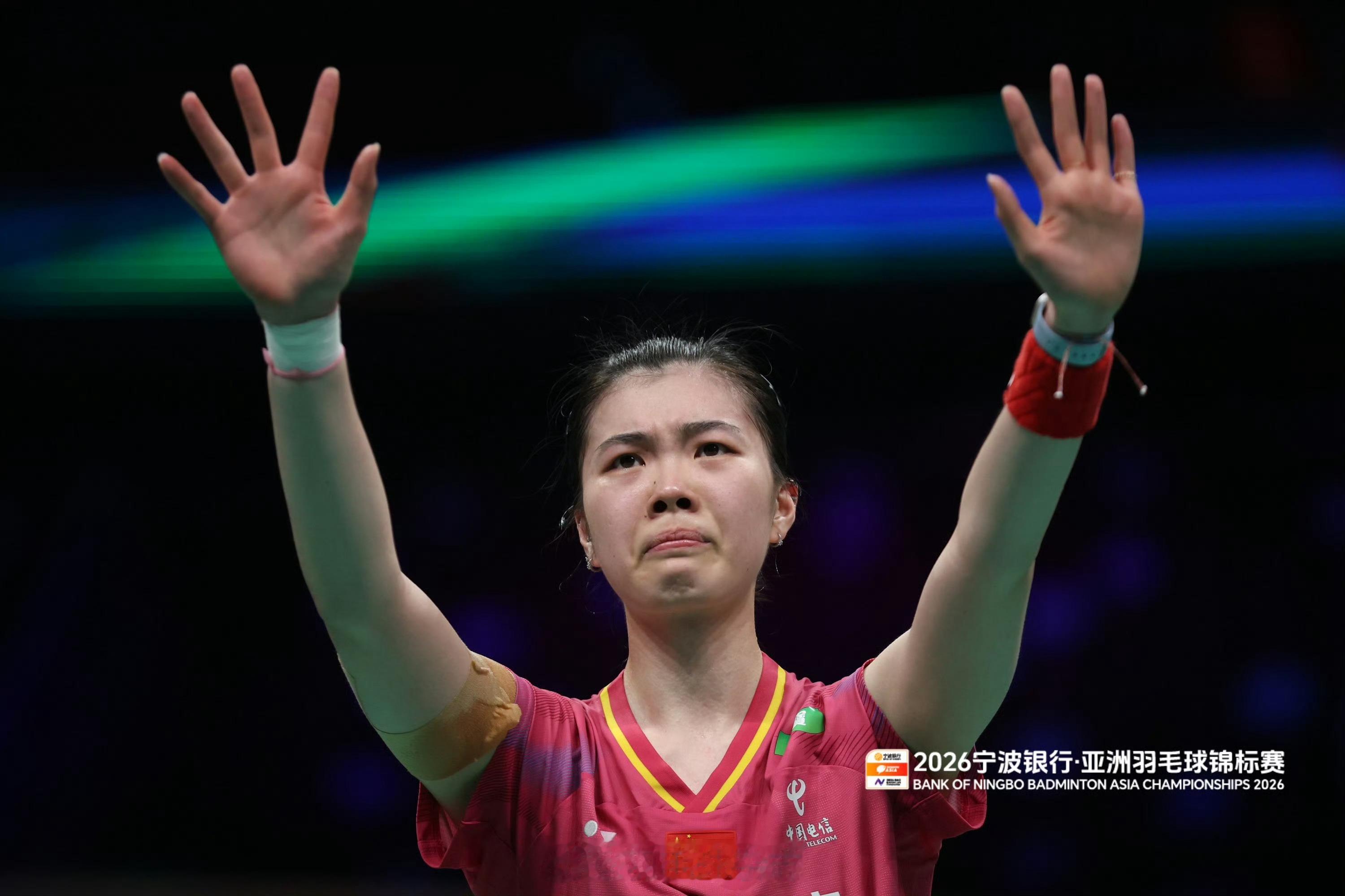 可是你还是那么热烈地爱羽毛球、爱赛场 