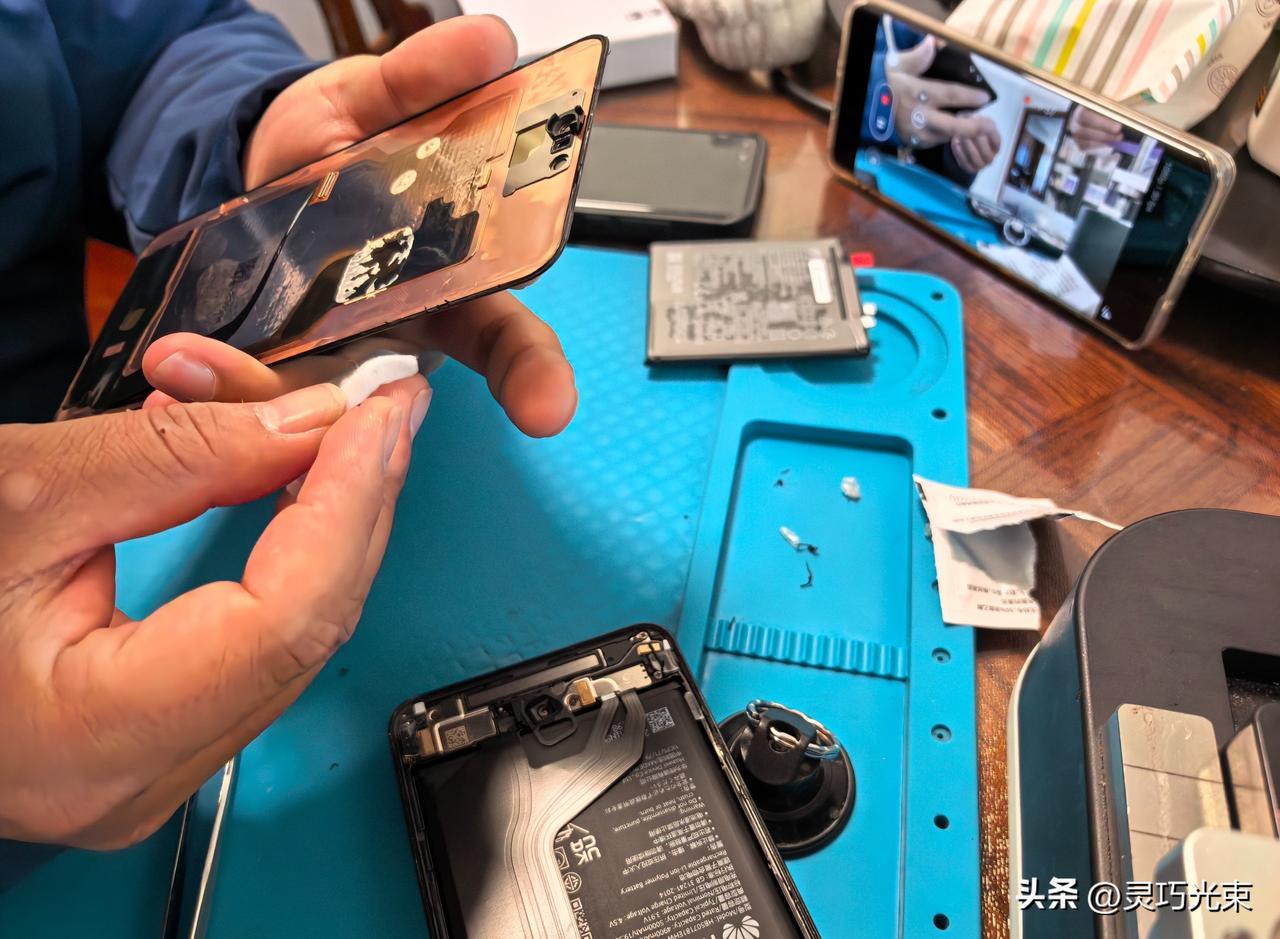 电池健康88%，充电像抢银行，换不换真得算笔账。
我刚把Mate60非凡大师的电