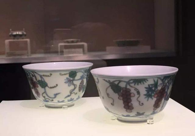 1962年，北京德胜门附近，发现座4平米空置小墓。考古人员没啥发现，正待离开，不