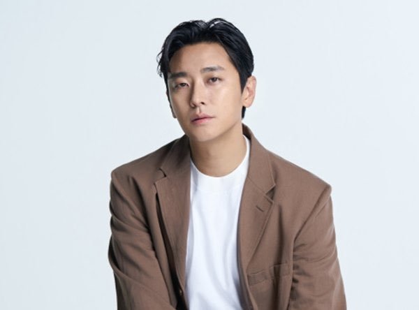 朱智勋加入申敏儿、李钟硕新剧《再婚皇后》这哥也是劳模，不停拍拍拍 