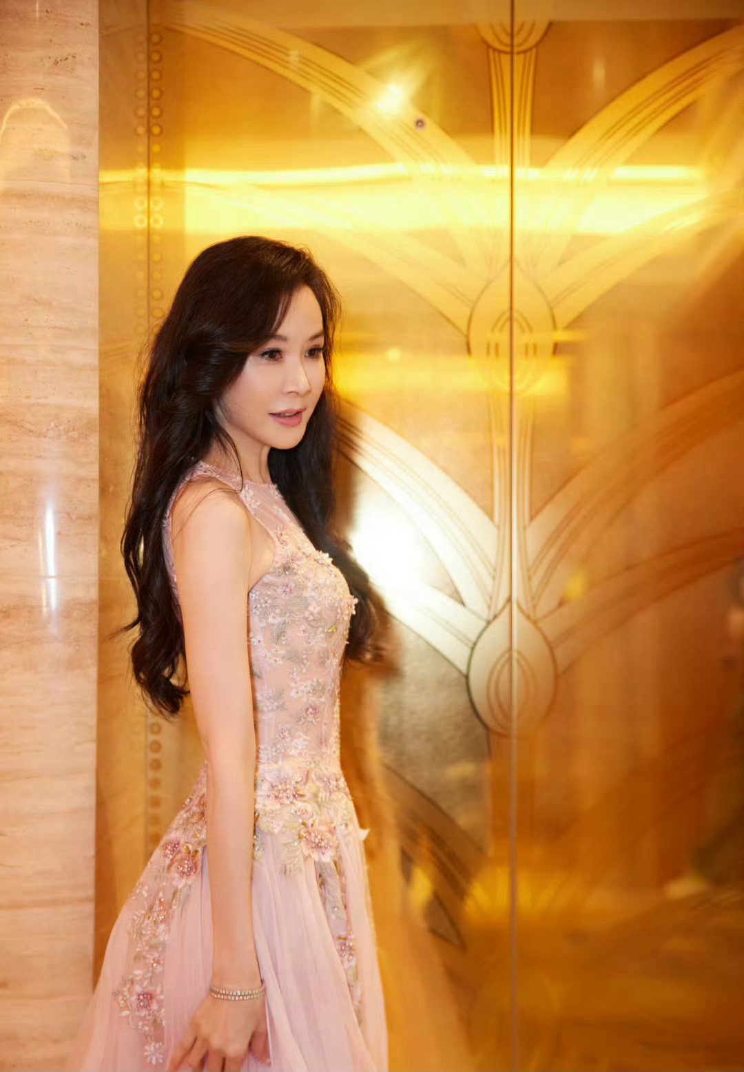 安崎陶昕然萧蔷组队，安萧鸟这名字太贴切了！浪姐7的快乐源泉有了。萧蔷安崎陶昕然组