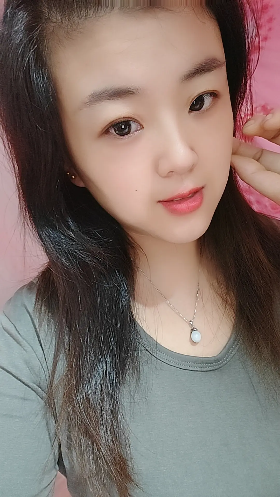 别人的老公再好，不会顶着高温给你挣钱花。自己的老公再不好，他可以顶着4...
