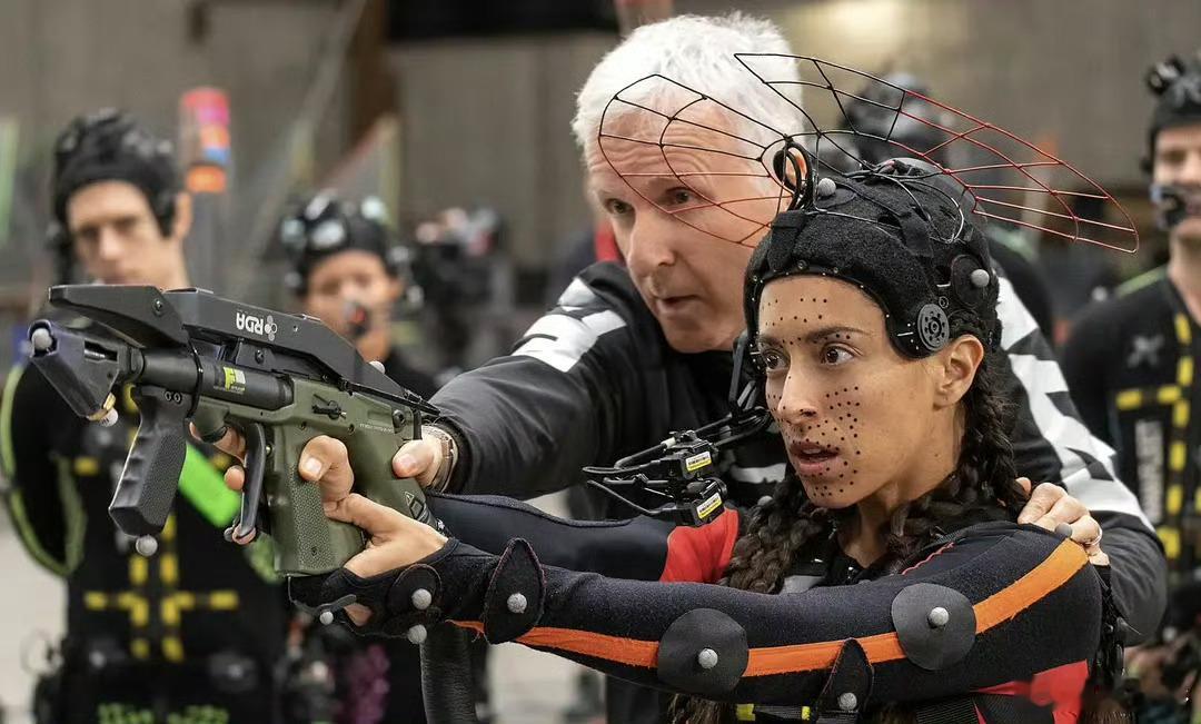 詹姆斯·卡梅隆 在采访中透露，“我不知道这个系列会不会继续下去，希望它可以。”《