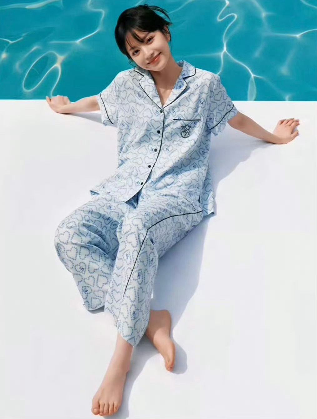 田曦薇被确诊为田细微田曦薇维秘代言宣传照[送花花]好甜的小田 ​​​