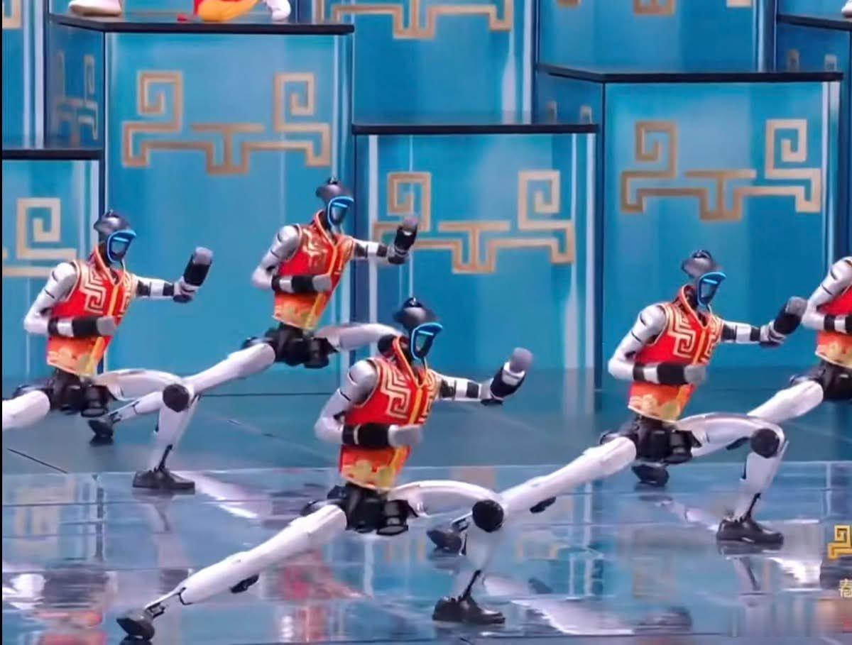 换作是十几年二十年前，一定没人想到人形机器人最先取代的职业，是中国春晚表演的舞群