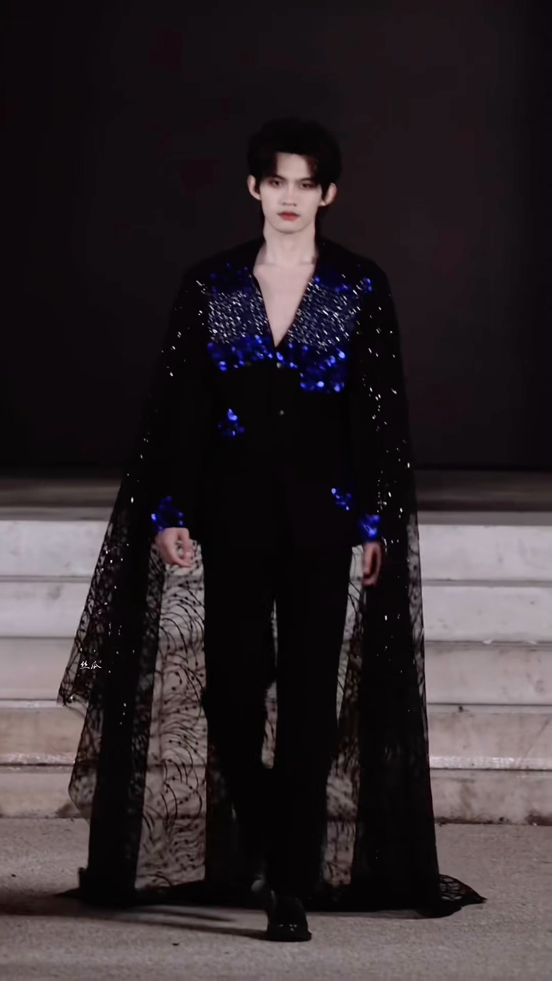 云旗领闭走秀。。这身材比例完全就是超模