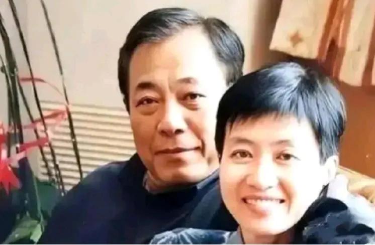 虽然只记住他演的一个角色，但教科书般的演技已经证实他的表演才力，“吴站长”让很多