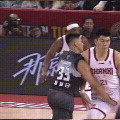 吉林男篮曾繁日被CBA公司罚10万元+停赛2场，一点不冤。这不是你在球场该硬的时