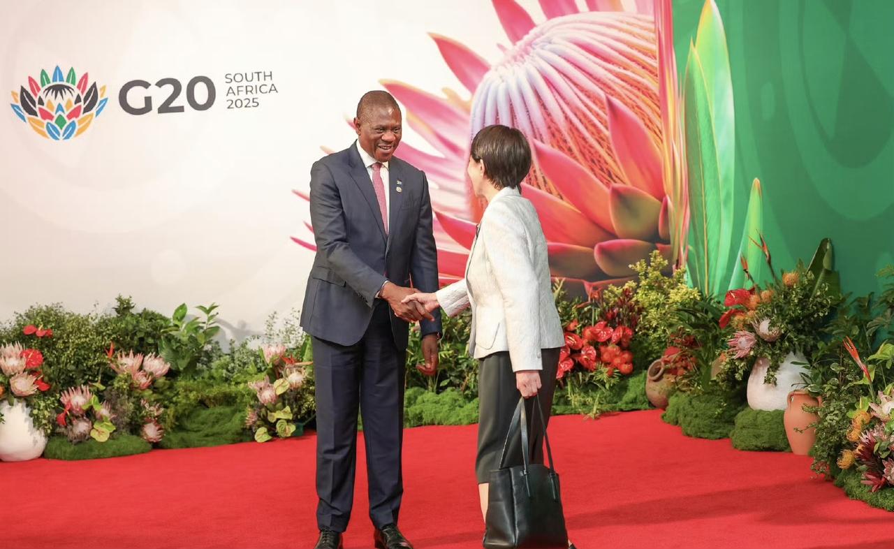 南非副总统在迎接日本大统领的时候其实G20会议已经开始了，高市踏入会场时候都开了