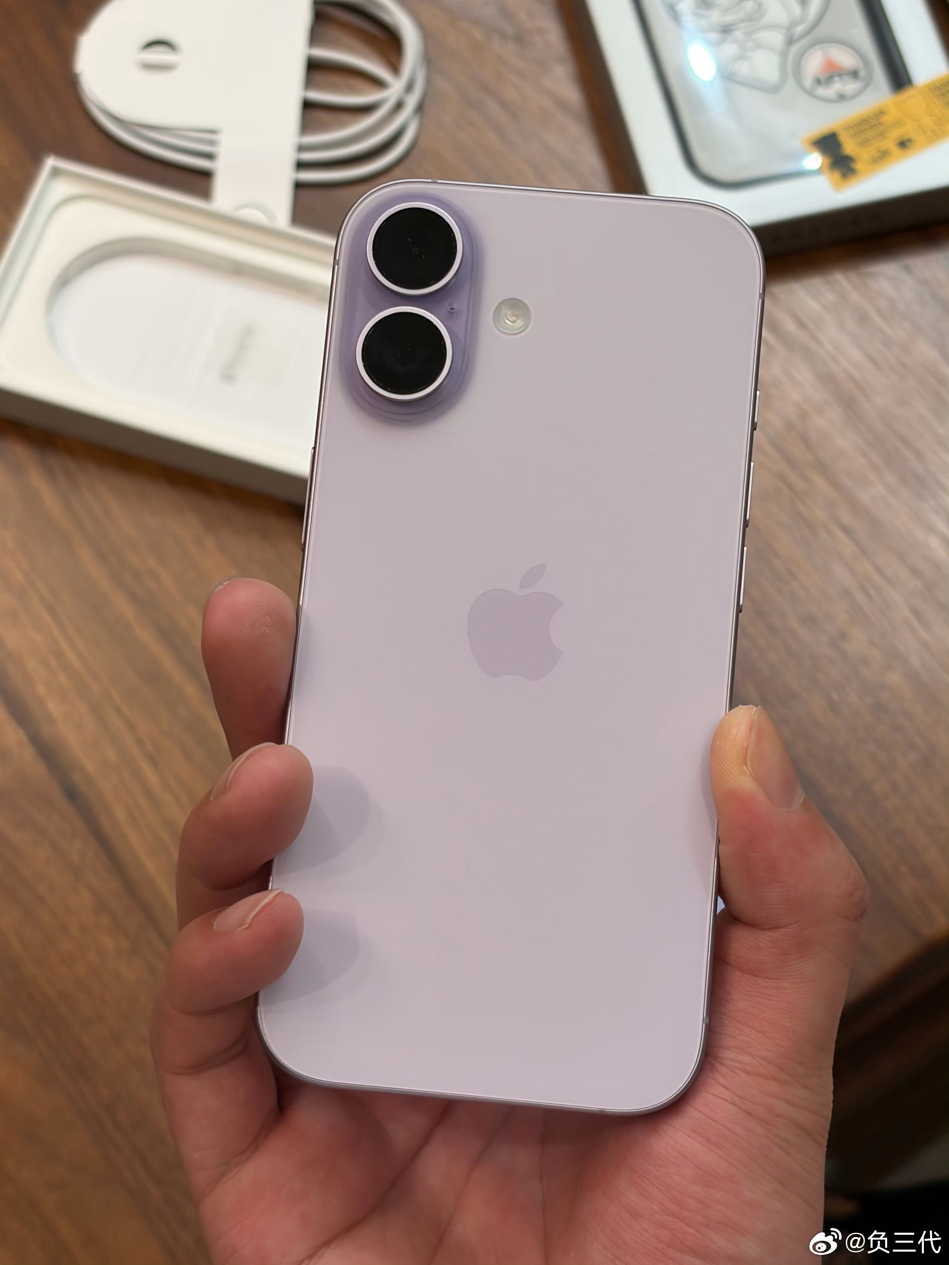 iPhone17或全球涨价我真觉得iPhone 17标准版是台不错的手机，屏幕和