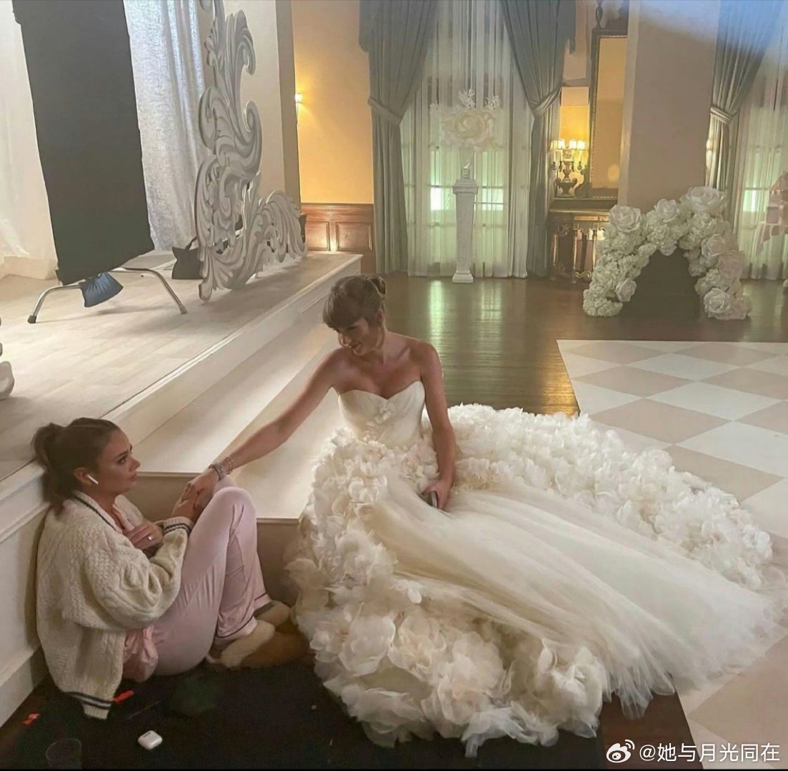 霉霉高级定制婚纱史上最神秘的婚礼，至今没有看到一点路透？？？都在保密局工作过吗 