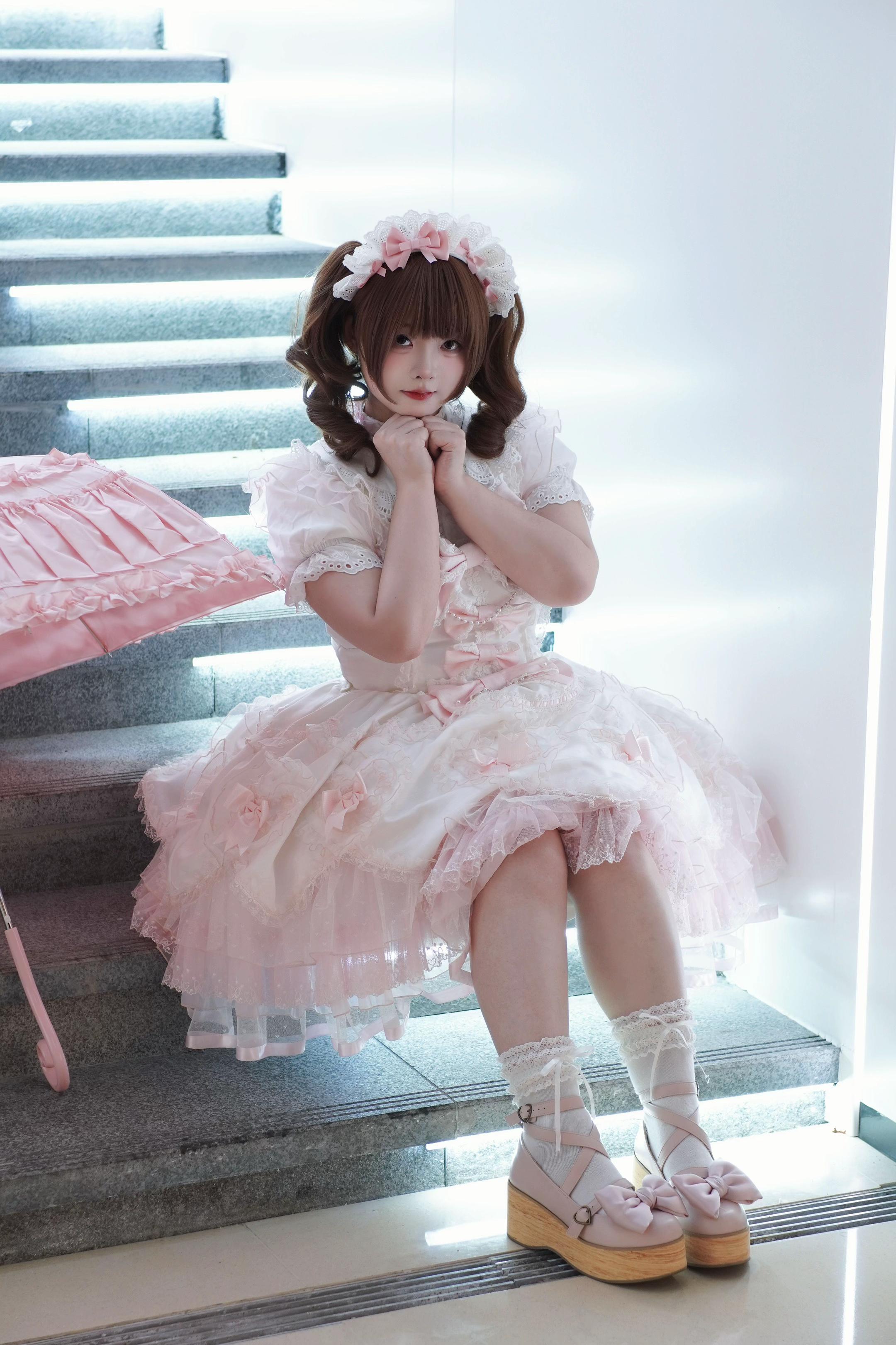 130斤嗲嗲粉白💗肉腿doll感心动。