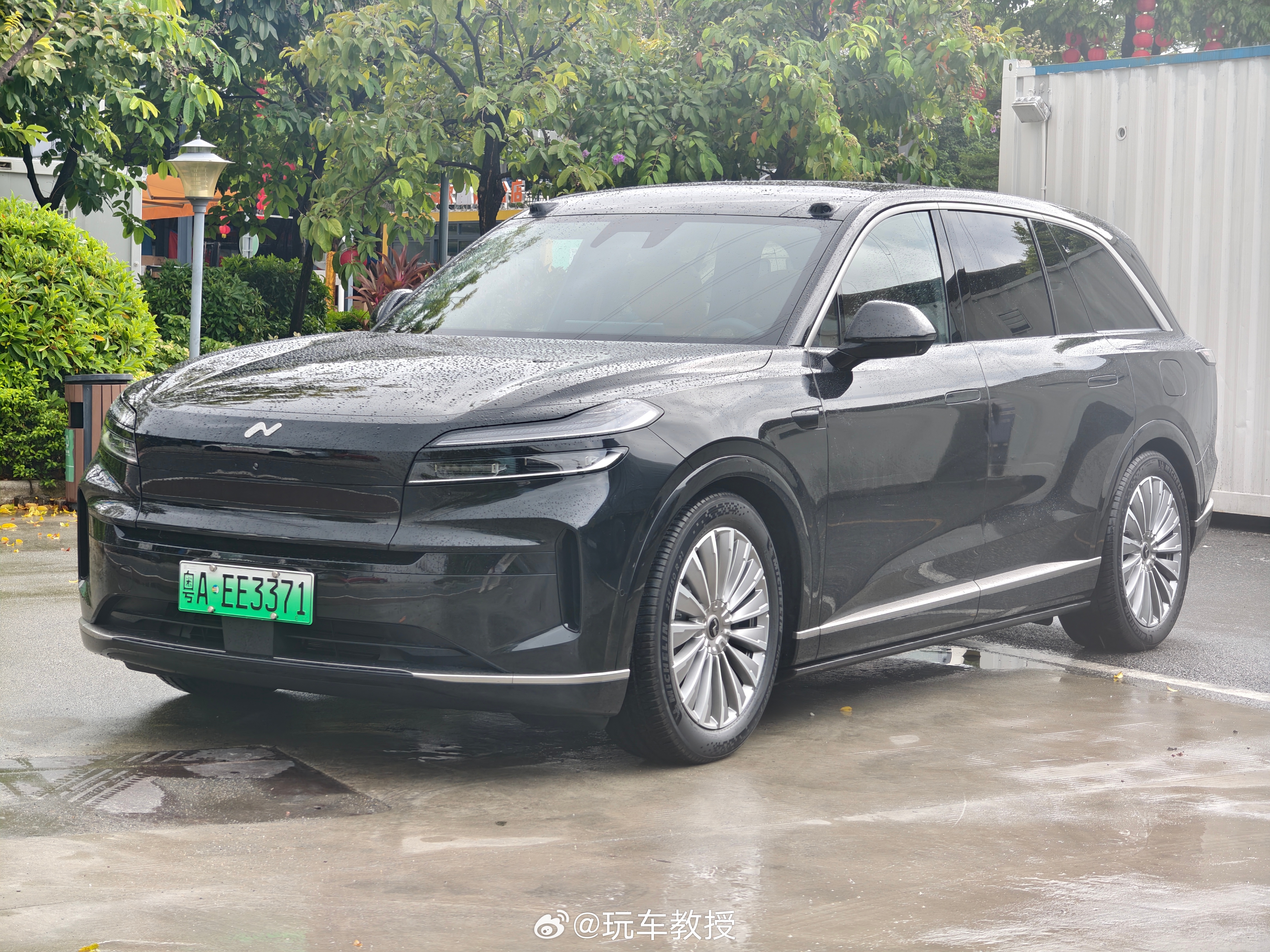 乐道L90七座版能比六座版更好吗？今天下雨，在雨中试了一下新的乐道L90 七座版