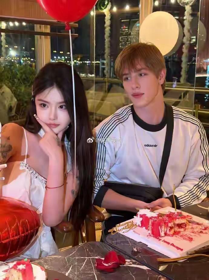 韩安冉发视频官宣外国男友韩安冉正式公开外籍男友，02年出生、外形帅气，两人相处甜