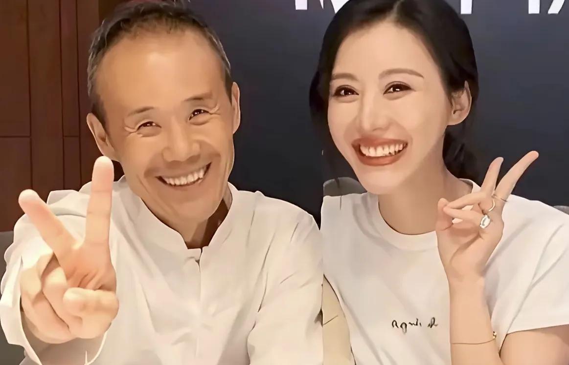 田朴珺还是比较迷人的，从颜值来说，王石确实配不上田朴珺，其实男人找一个平凡一点的