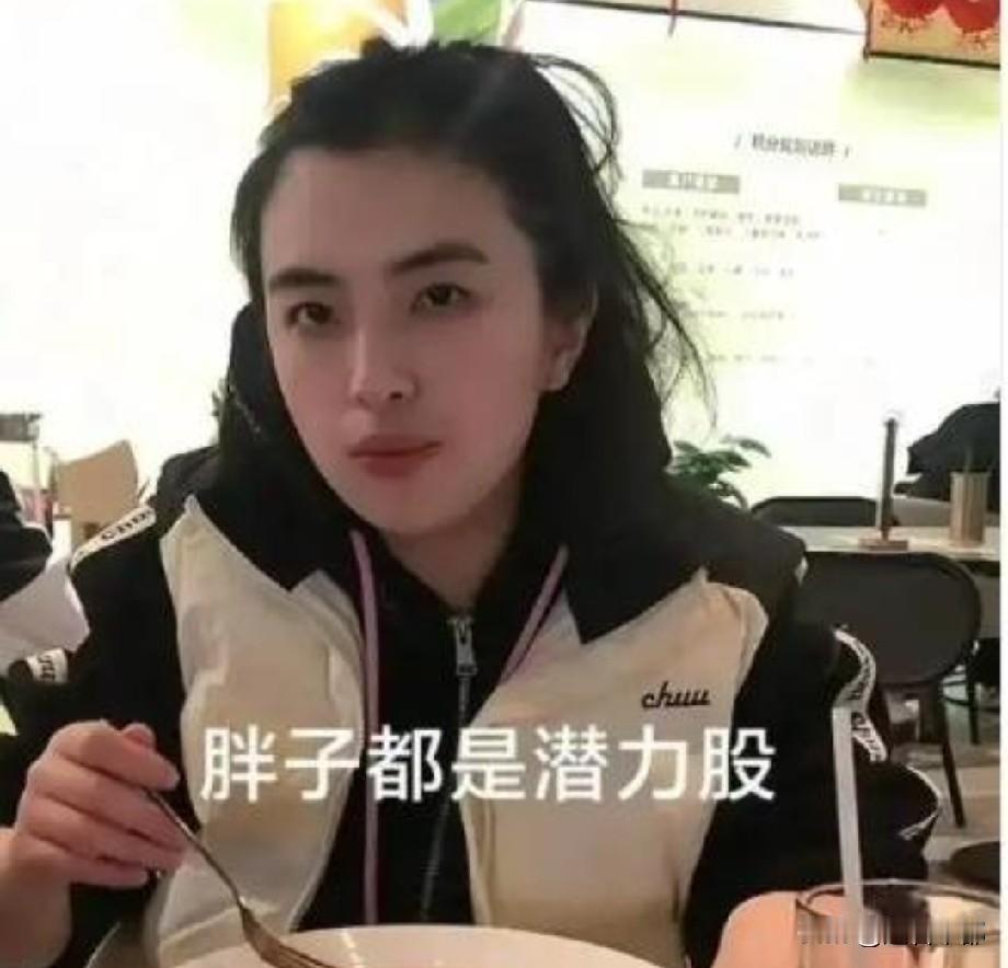 武汉一女生从145斤减到105斤，瘦身成功后撞脸港风女神王祖贤！她坦言逆袭无捷径